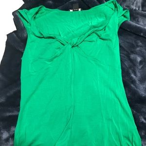Green business casual sleeveless shirt